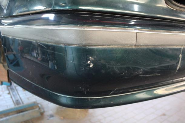 Foto: STOSSFÄNGER / STOßSTANGE HINTEN eines BMW 520i GL