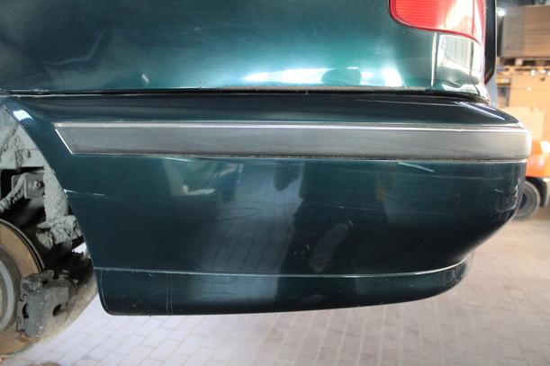 Foto: STOSSFÄNGER / STOßSTANGE HINTEN eines BMW 520i GL