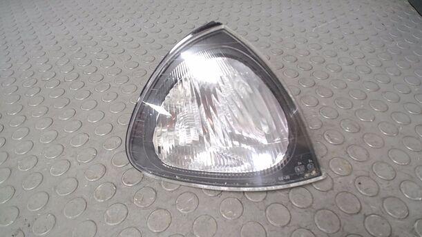 Foto: BLINKER RECHTS ( CARELLO ) eines Toyota Avensis 1.6 Combi GL