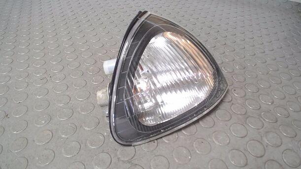 Foto: BLINKER RECHTS ( CARELLO ) eines Toyota Avensis 1.6 Combi GL