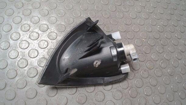 Foto: BLINKER RECHTS ( CARELLO ) eines Toyota Avensis 1.6 Combi GL