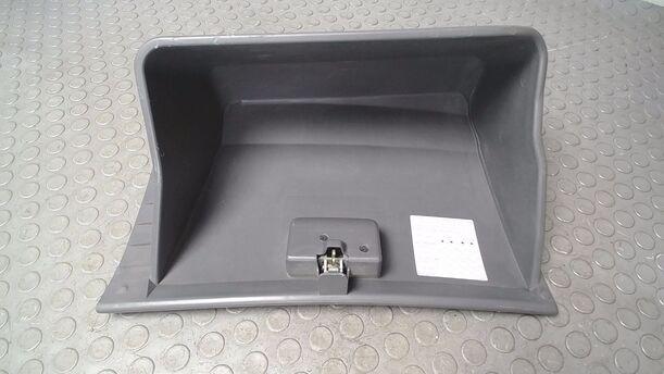 Foto: HANDSCHUHFACH ( ABSCHLIESSBAR OHNE SCHLÜSSEL ) eines Toyota Avensis 1.6 Combi GL
