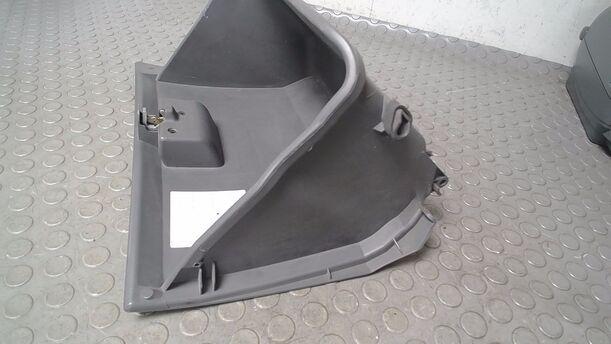 Foto: HANDSCHUHFACH ( ABSCHLIESSBAR OHNE SCHLÜSSEL ) eines Toyota Avensis 1.6 Combi GL