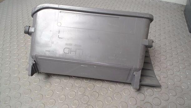 Foto: HANDSCHUHFACH ( ABSCHLIESSBAR OHNE SCHLÜSSEL ) eines Toyota Avensis 1.6 Combi GL