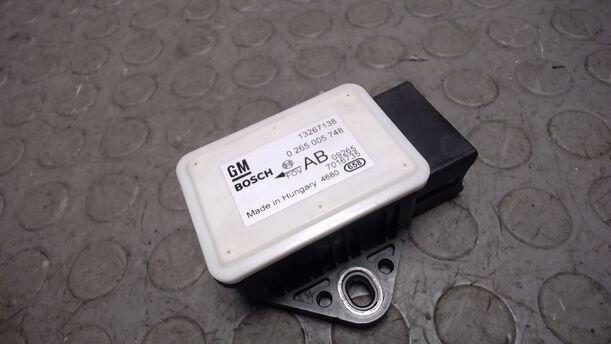 Foto: QUERBESCHLEUNIGUNGSSENSOR eines Opel Corsa 1.0 12V GL