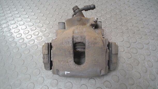 Foto: BREMSSATTEL VORN LINKS ( INNENBELÜFTET ) eines Toyota Avensis 1.6 Combi GL
