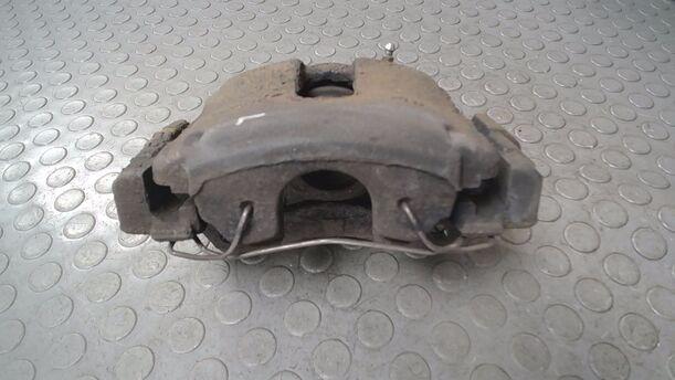Foto: BREMSSATTEL VORN LINKS ( INNENBELÜFTET ) eines Toyota Avensis 1.6 Combi GL