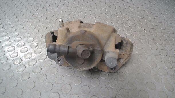 Foto: BREMSSATTEL VORN LINKS ( INNENBELÜFTET ) eines Toyota Avensis 1.6 Combi GL