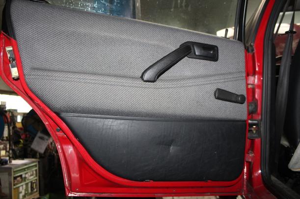 Foto: TÜR HINTEN LINKS ( VARIANT / BIS 1993 ) eines VW Passat Variant 1.8 GL