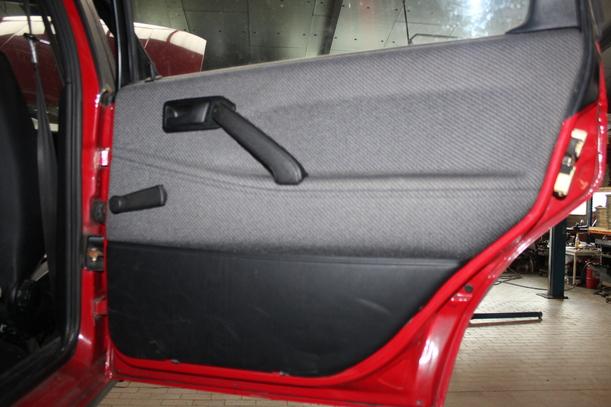 Foto: TÜR HINTEN RECHTS ( VARIANT / BIS 1993 ) eines VW Passat Variant 1.8 GL