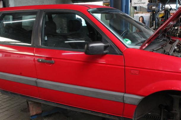Foto: TÜR VORN RECHTS ( BIS 1993 ) eines VW Passat Variant 1.8 GL