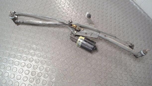 Foto: SCHEIBENWISCHERMOTOR VORN eines VW Passat Variant 1.8 GL