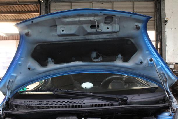 Foto: MOTORHAUBE (BIS 02.2012) eines Citroen C1 1.0 GL
