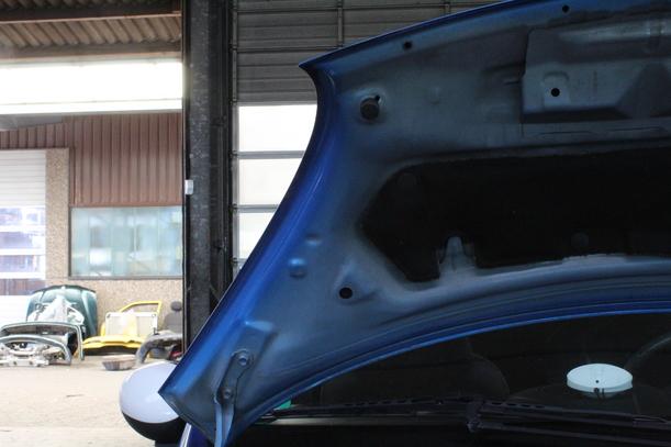 Foto: MOTORHAUBE (BIS 02.2012) eines Citroen C1 1.0 GL