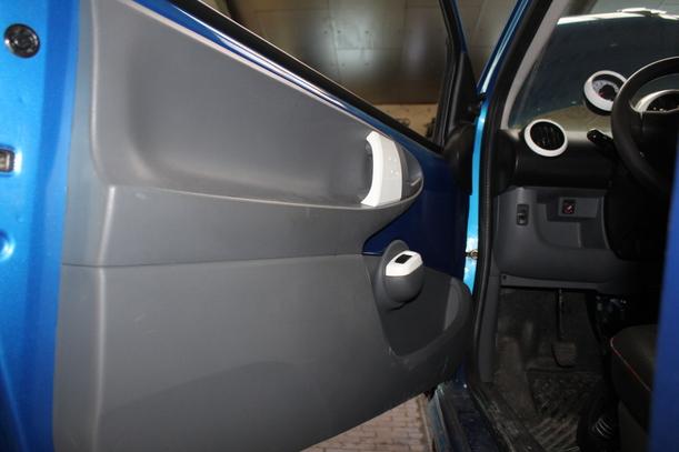 Foto: TÜR LINKS (BESCHÄDIGT) eines Citroen C1 1.0 GL