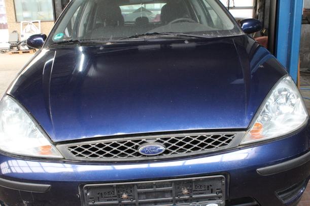 Foto: MOTORHAUBE eines Ford Focus GL
