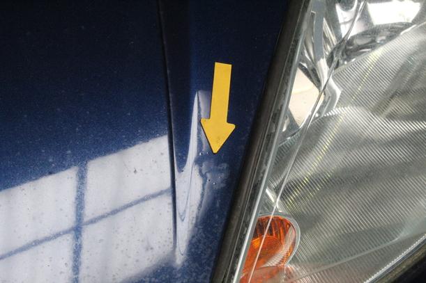 Foto: MOTORHAUBE eines Ford Focus GL