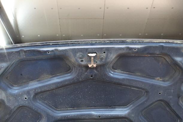 Foto: MOTORHAUBE eines Ford Focus GL