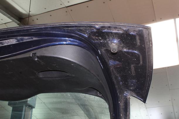 Foto: HECKKLAPPE / HECKDECKEL eines Ford Focus GL