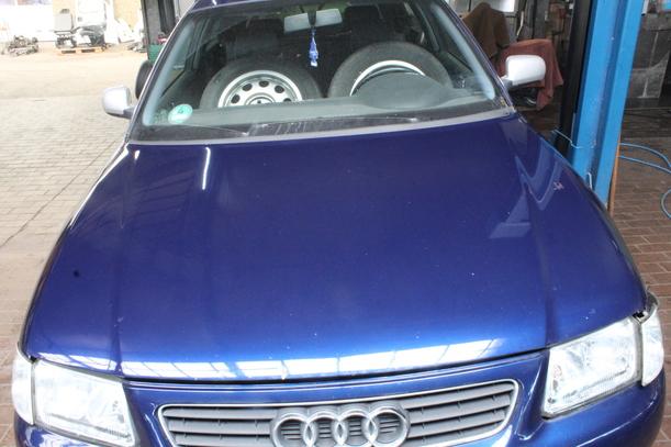 Foto: MOTORHAUBE ( BIS 1999 ) eines Audi A3 1.8 GL