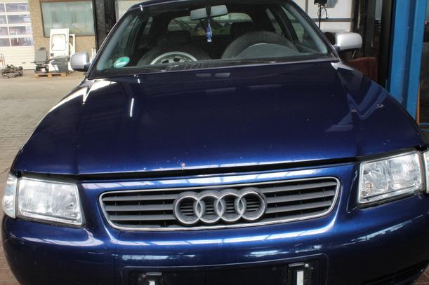 Foto: MOTORHAUBE ( BIS 1999 ) eines Audi A3 1.8 GL