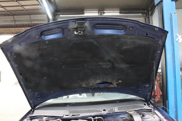 Foto: MOTORHAUBE ( BIS 1999 ) eines Audi A3 1.8 GL