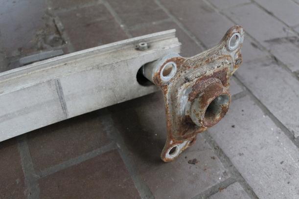 Foto: VERSTÄRKUNG VORN ( BIS 1999 ) eines Audi A3 1.8 GL