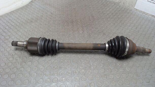 Foto: ANTRIEBSWELLE LINKS eines Ford Focus GL