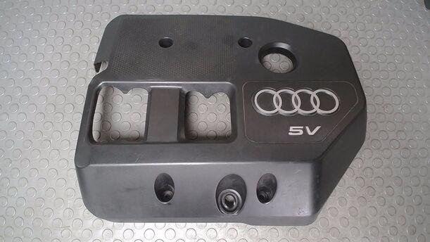 Foto: MOTORABDECKUNG/ MOTORVERSCHALUNG OBEN eines Audi A3 1.8 GL