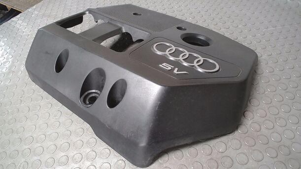 Foto: MOTORABDECKUNG/ MOTORVERSCHALUNG OBEN eines Audi A3 1.8 GL