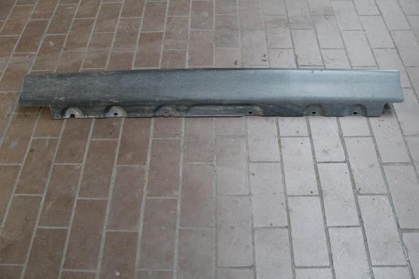Foto: SCHWELLERBLENDE LINKS eines BMW X5 3.0 d GL