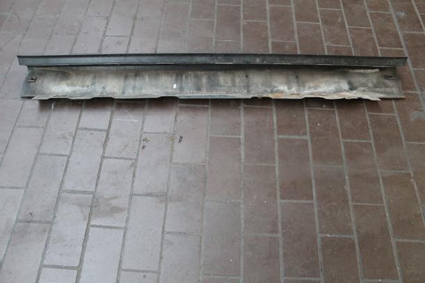 Foto: SCHWELLERBLENDE LINKS eines BMW X5 3.0 d GL