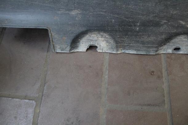 Foto: SCHWELLERBLENDE LINKS eines BMW X5 3.0 d GL