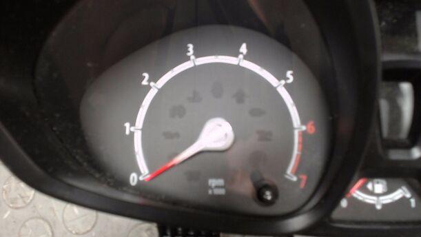 Foto: TACHOEINHEIT / KOMBIINSTRUMENT eines Ford Fiesta 1.25 GL