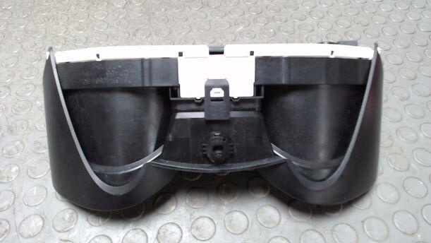 Foto: TACHOEINHEIT / KOMBIINSTRUMENT eines Ford Fiesta 1.25 GL