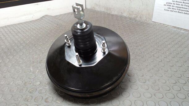 Foto: BREMSKRAFTVERSTÄRKER eines Ford Fiesta 1.25 GL