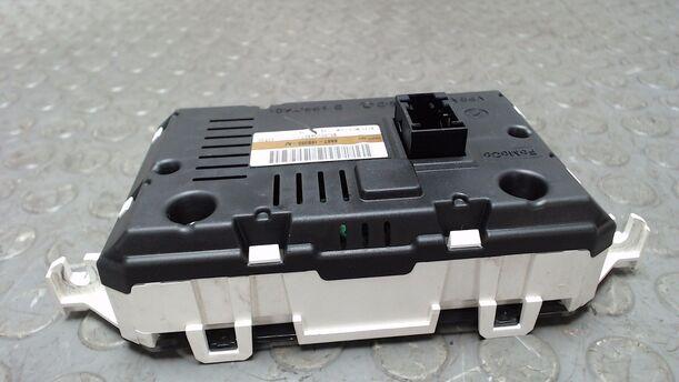 Foto: BORDCOMPUTRER / DISPLAY / BILDSCHIRM eines Ford Fiesta 1.25 GL