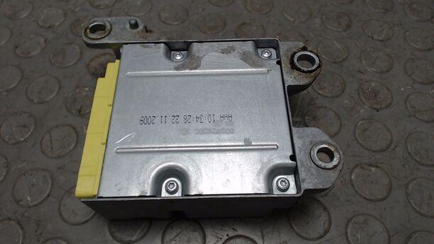 Foto: AIRBAGSTEUERGERÄT eines Ford Fiesta 1.25 GL