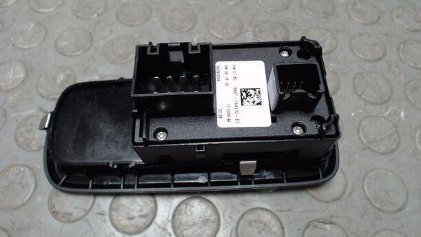 Foto: FENSTERHEBERSCHALTER VORN LINKS eines Ford Fiesta 1.25 GL