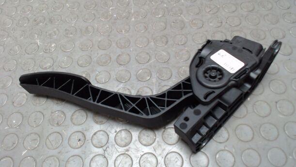 Foto: GASPEDAL ( BENZIN ) eines Ford Fiesta 1.25 GL