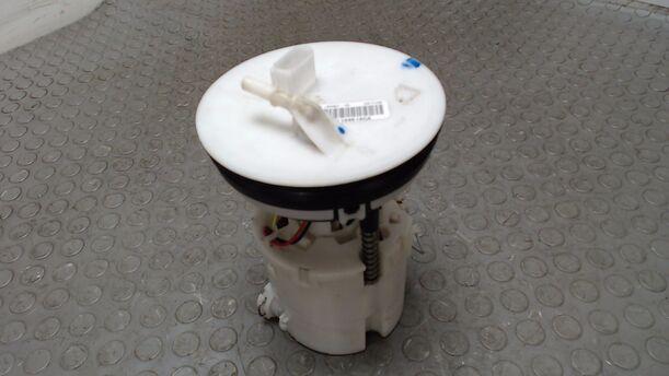 Foto: KRAFTSTOFFPUMPE ( BENZIN ) eines Ford Fiesta 1.25 GL