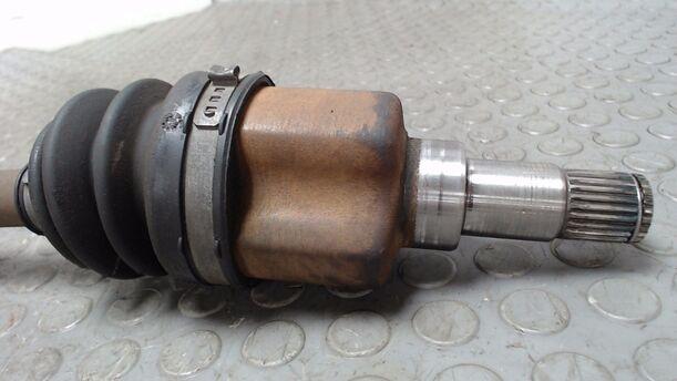 Foto: ANTRIEBSWELLE VORN LINKS eines Ford Fiesta 1.25 GL