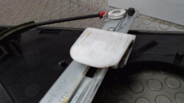 Foto: FENSTERHEBER VORN LINKS ( 2/3 TÜRER ) eines Ford Fiesta 1.25 GL
