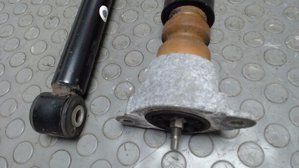 Foto: STOSSDÄMPFERSATZ HINTEN eines Ford Fiesta 1.25 GL