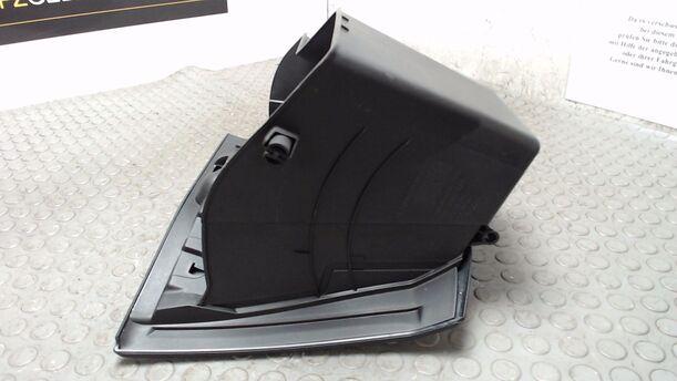 Foto: HANDSCHUHFACH eines Ford Fiesta 1.25 GL