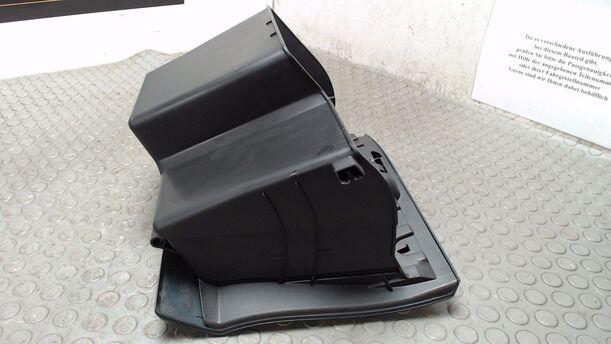 Foto: HANDSCHUHFACH eines Ford Fiesta 1.25 GL