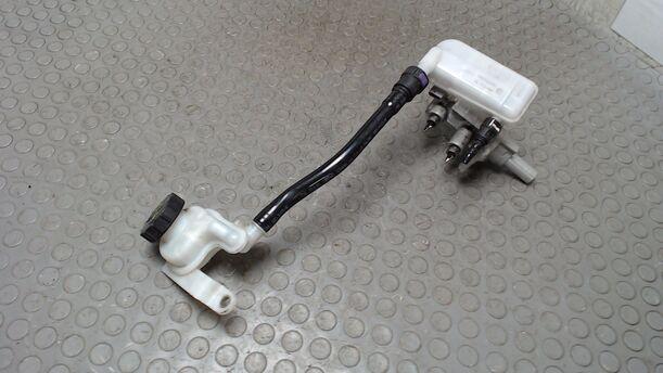 Foto: HAUPTBREMSZYLINDER eines Ford Fiesta 1.25 GL