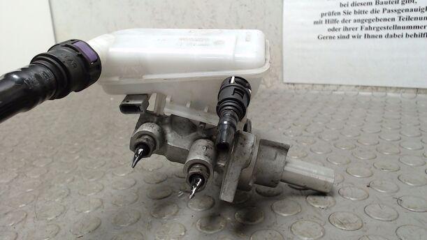 Foto: HAUPTBREMSZYLINDER eines Ford Fiesta 1.25 GL