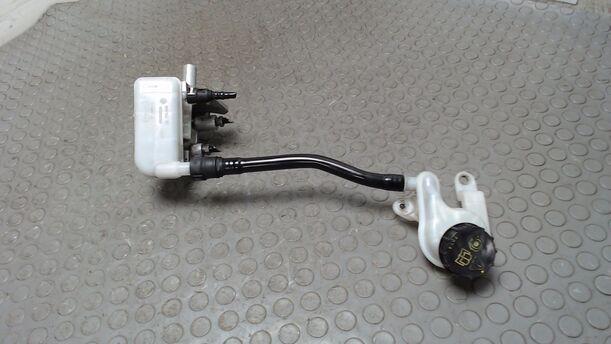 Foto: HAUPTBREMSZYLINDER eines Ford Fiesta 1.25 GL