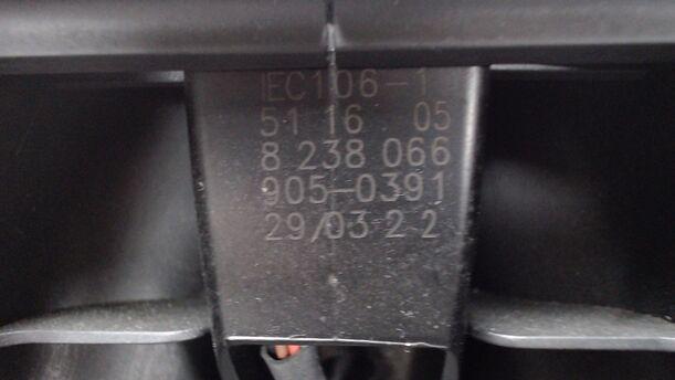 Foto: INNENSPIEGEL ( AUTOMATISCH ABLENDEND / REGENSENSOR ) eines BMW X5 3.0 d GL